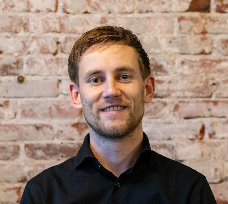 655e342e1159398c91bd3f5f_casper p