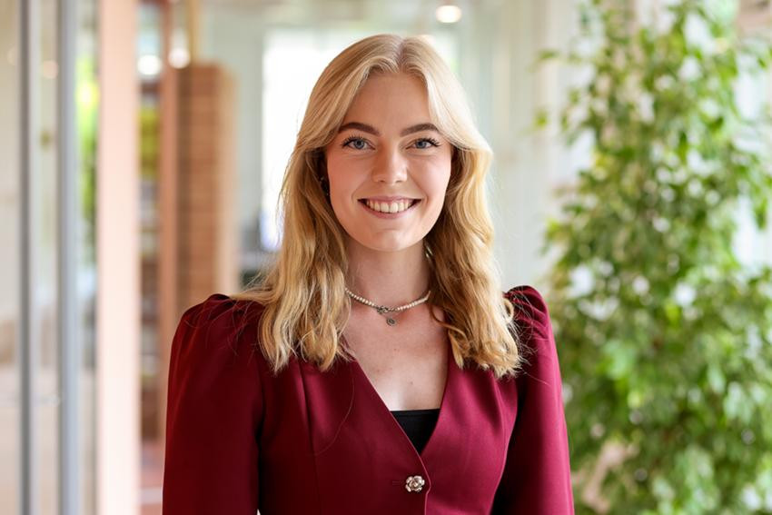 695b9855321554d94c5aab93_Demi-Reuvekamp