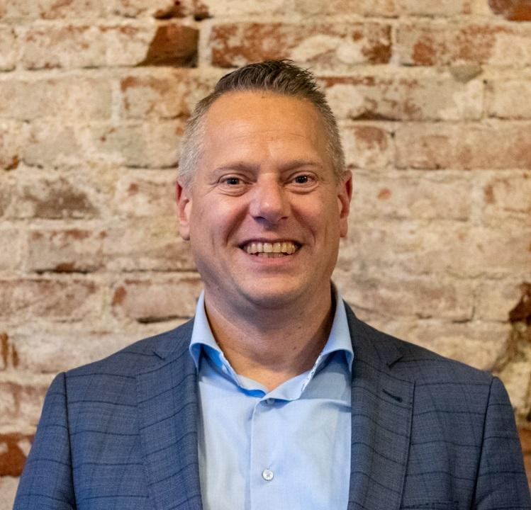 656dcf6a6bb5d24d9fb1bdab_frank tw nieuw