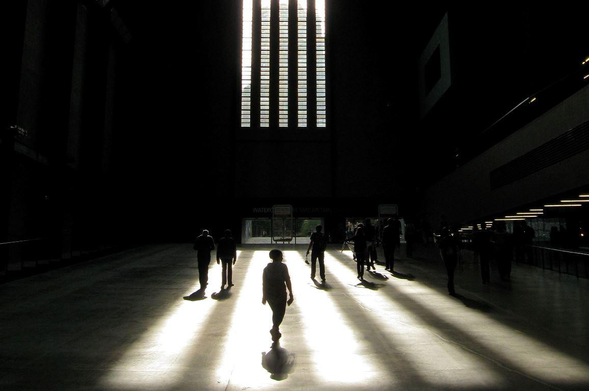 5d5d7295736ec9818d3c703a_Peter Krumm Sunset-at-Turbine-Hall-2-at-Tate-Modern-by-Michelle-Aldredge (002)