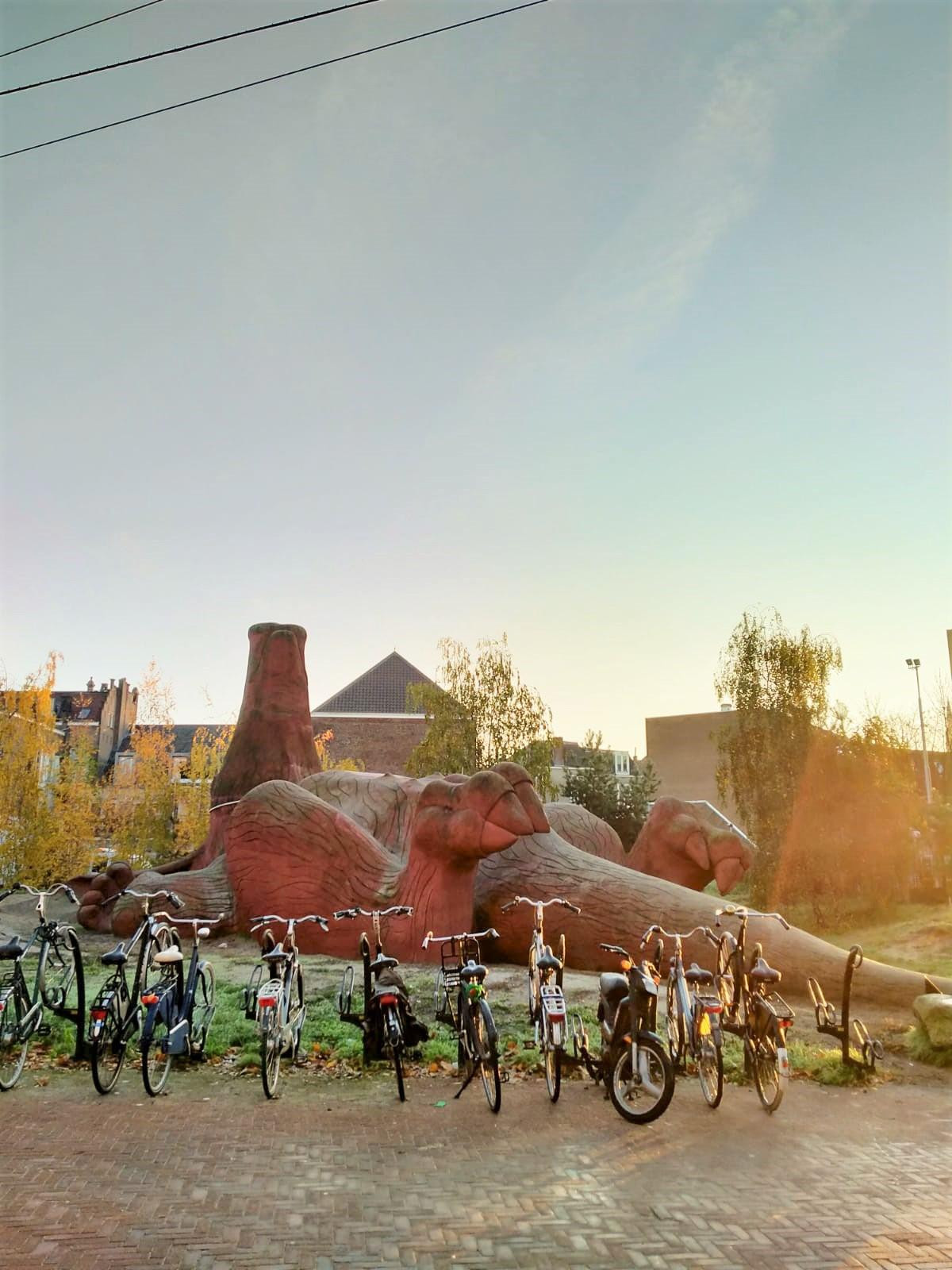 5fd39184bc3cd378288a8cbc_Nana Koolstra aardvarken verticaal (2)