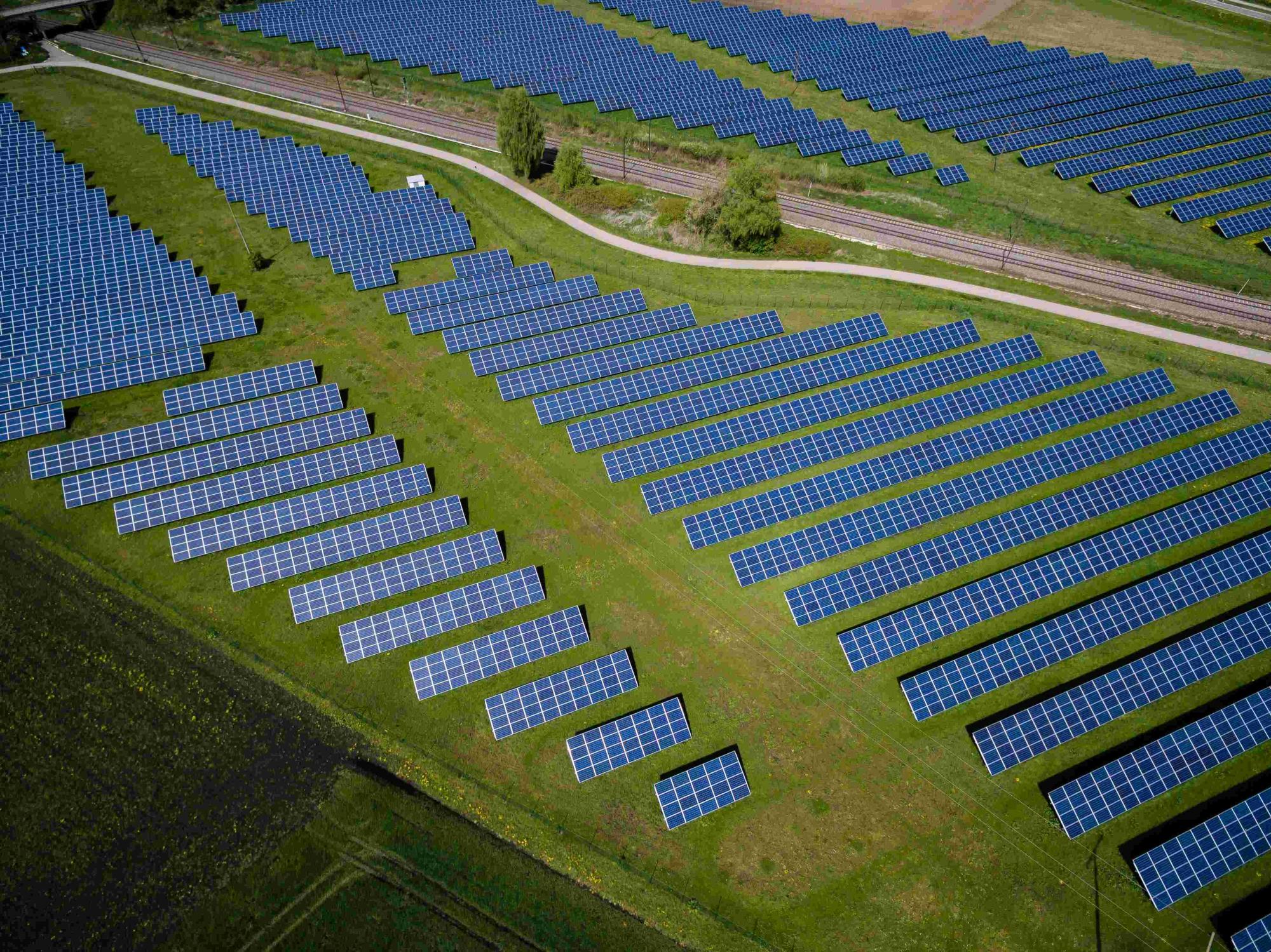 64bfca013c980707550cbc3c_zonnepark - gemeente leudal - energietransitie - windmolen
